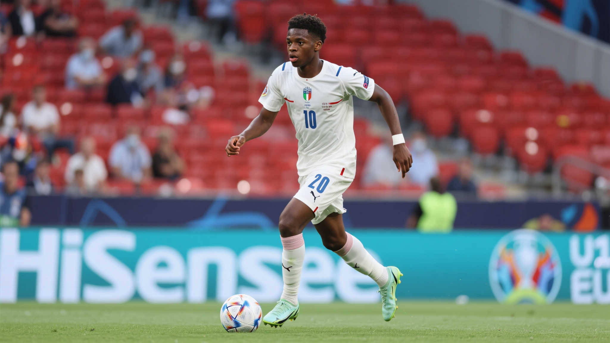 药厂总监罗尔费斯计划于周六在欧青赛现场签约宽萨 药厂总监罗尔费斯计划于周六在欧青赛现场签约宽萨